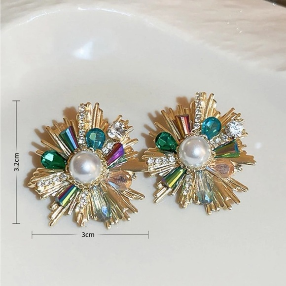 Pearl statement  earrings - retro looking  pearl earrings  - gold pearl earrings - Picture 3 of 3